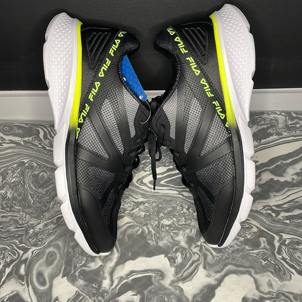 NWT Fila Memory Cryptonic 9 Running Shoes - Men Size 13